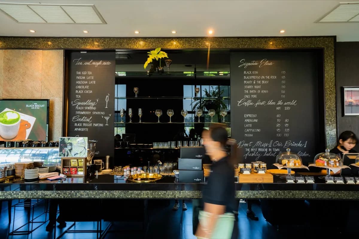 Black Biscuit Cafe & Bar 2