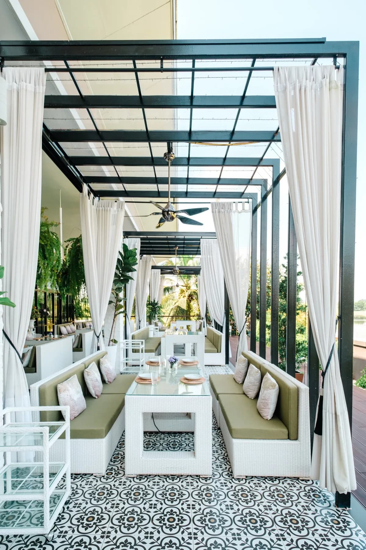 White Jungle Restaurant & Wine Bar 2