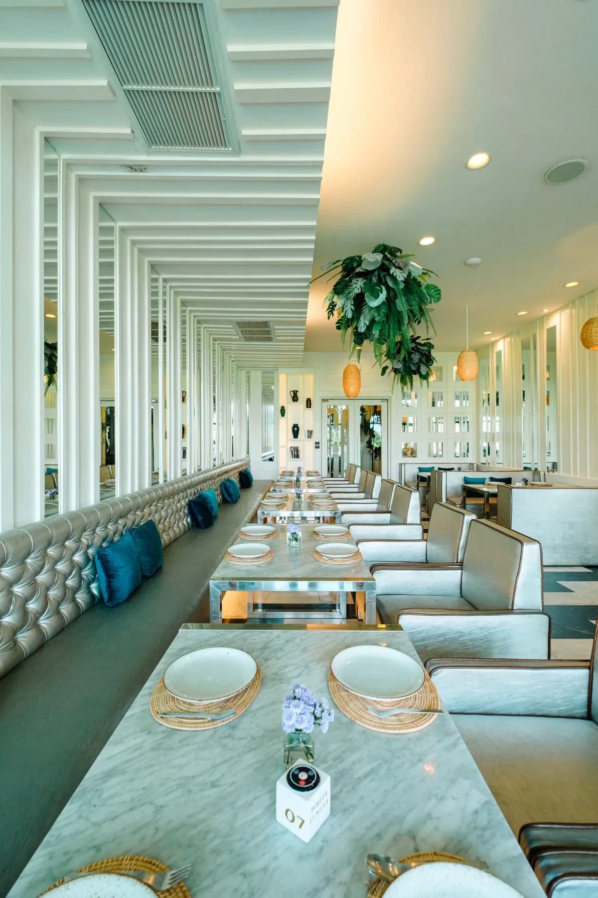 White Jungle Restaurant & Wine Bar 5