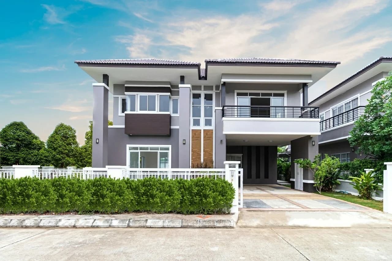 Thana Phume บ้านเดี่ยวหลังใหญ่