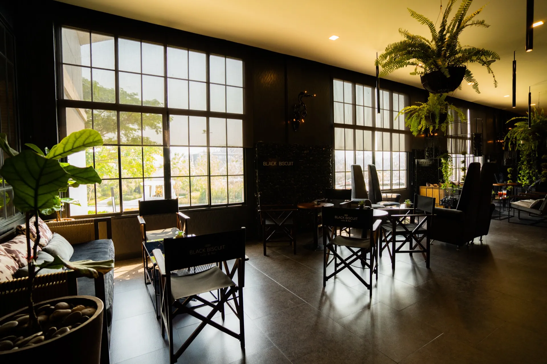 Black Biscuit Cafe and Bar จุดเริ่มต้นหนึ่งวันในหางดงสำหรับครอบครัว