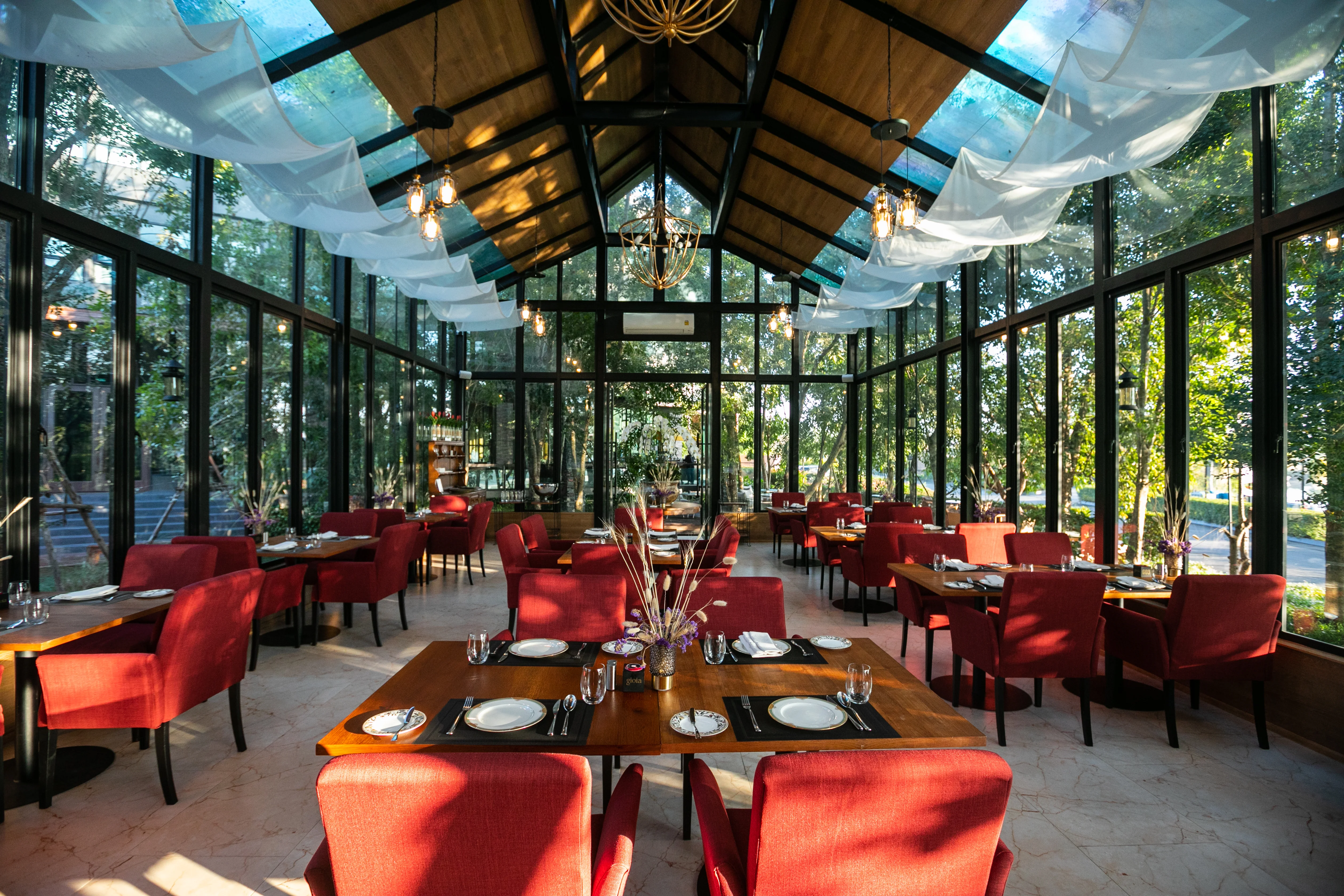 Luca del Lago ร้านอาหารสำหรับมื้อเย็นของครอบครัวในหางดง